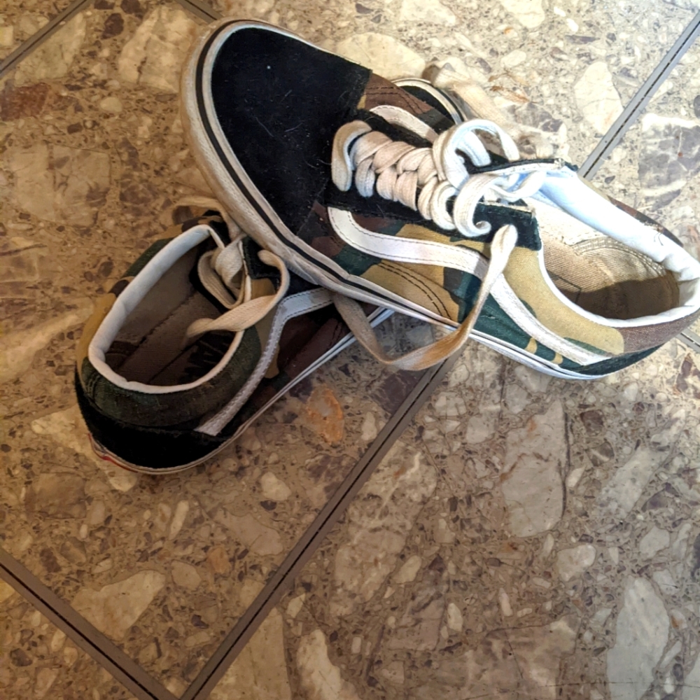 Vans camouflage women's size 8